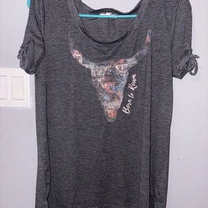 Maurices Women’s Medium  Cold Shoulder Born To Roam Graphic Tshirt EUC